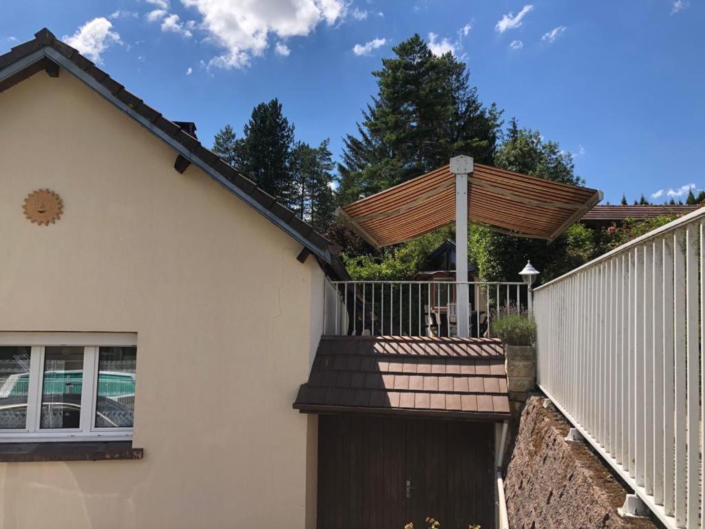 Maison/Gîte familial dans le Jura à 200m du lac avec piscine privée Marigny  Esterno foto